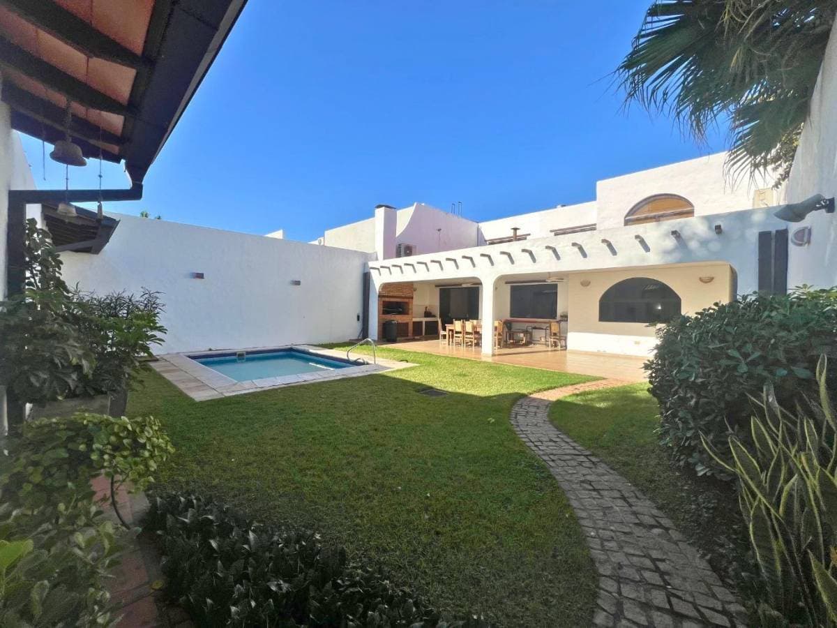 Vendo casa en mburucuya