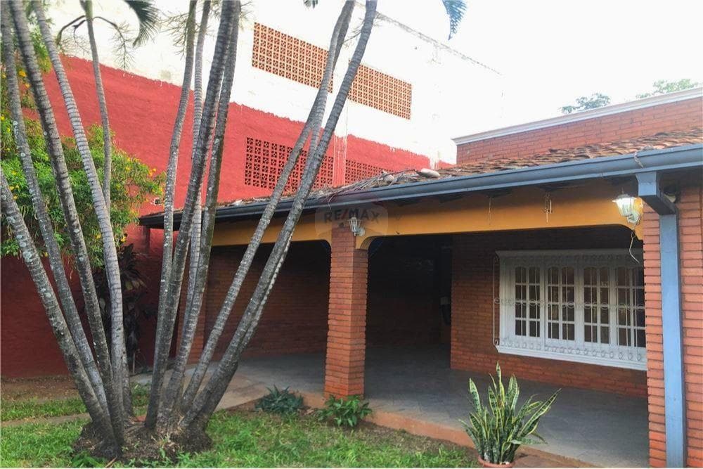 Alquilo amplia residencia en zona sur