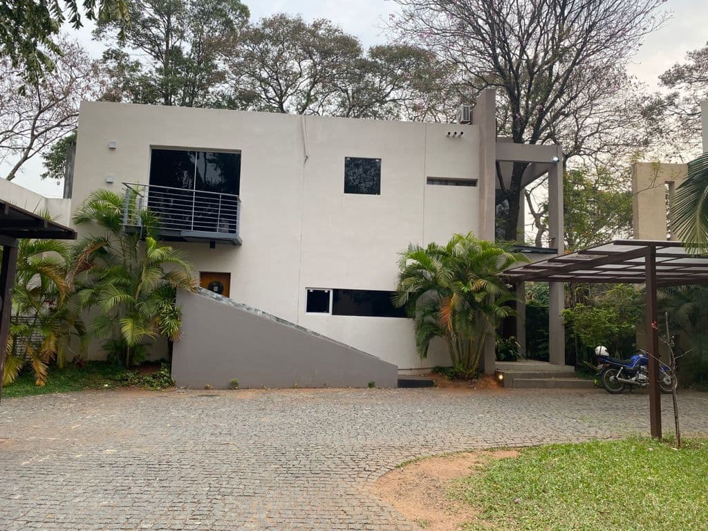 Se Alquila Casa de 3 Dormitorios en Suite, enl Condominio