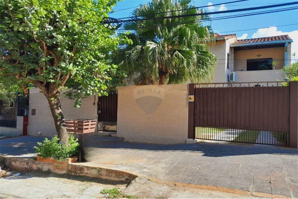 Vendo casa en Lambaré barrio santo domingo!!