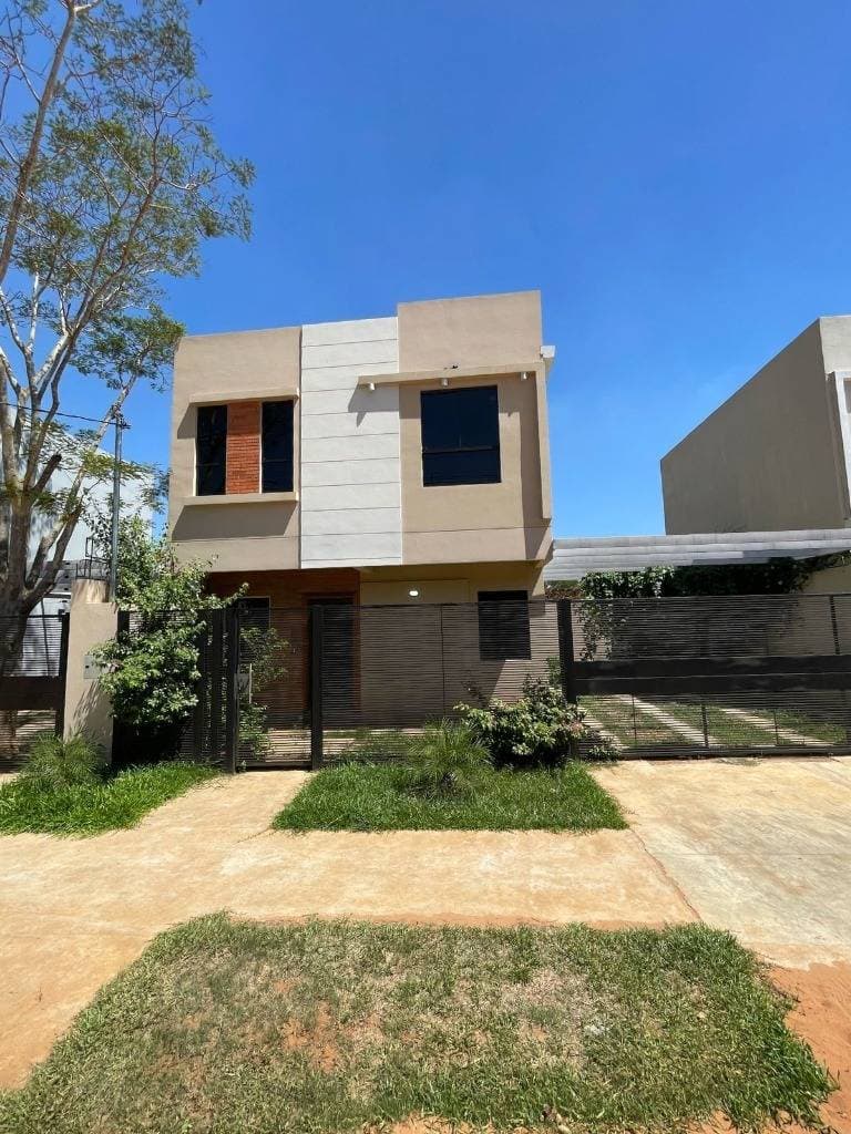 Vendo amplio duplex en Luque