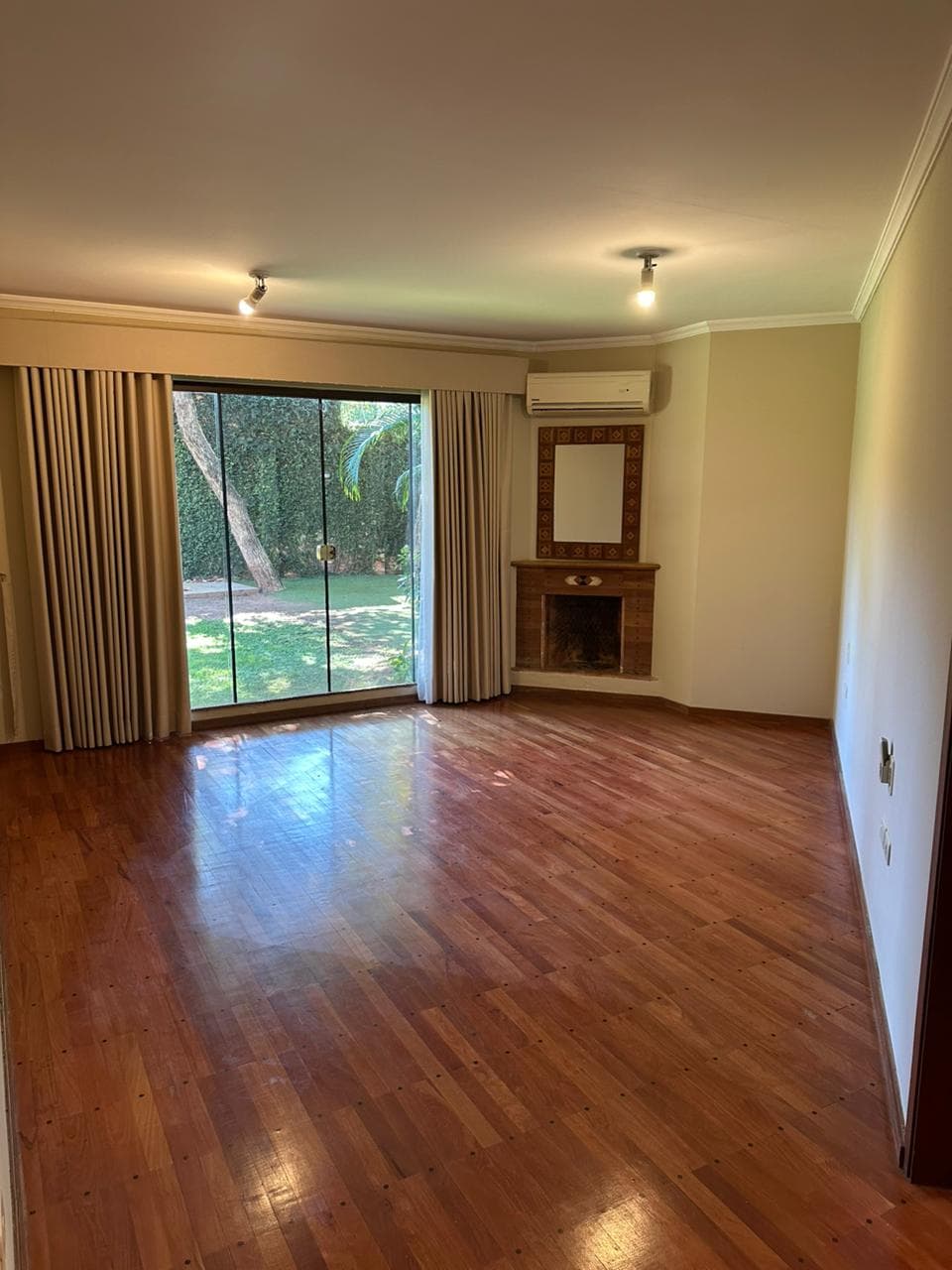 Alquiler de casa en ycua sati zona paseo la galeria