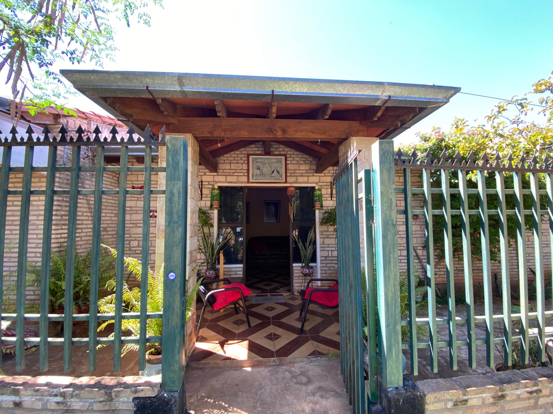 En Venta Casa en esquina en Aregua - Costa Fleitas - Barrio Virgen de Caacupe