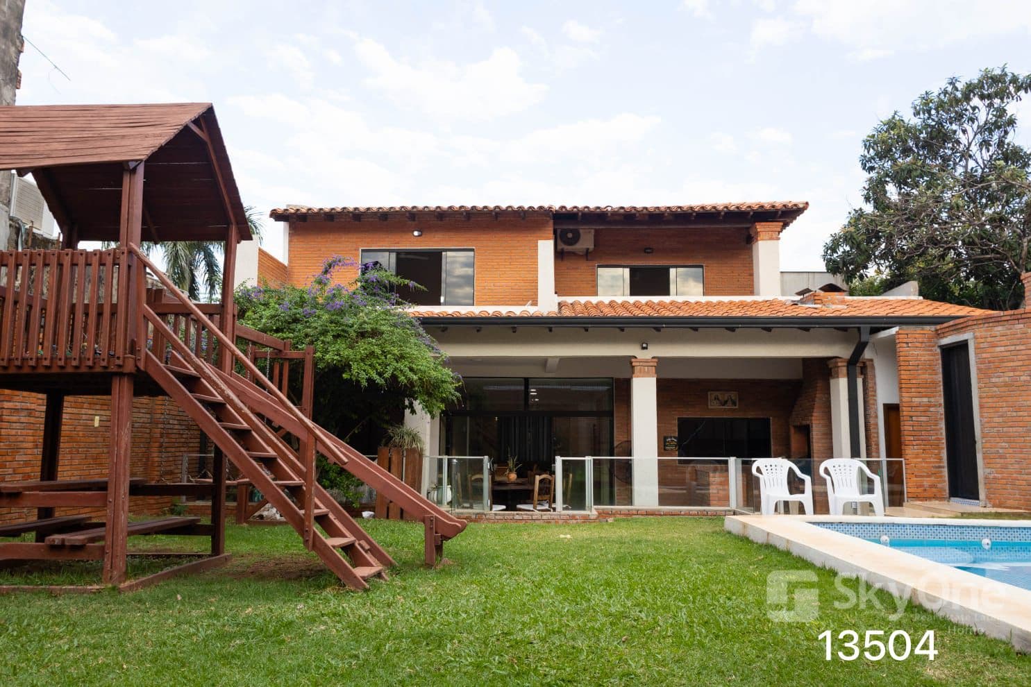 Amplia y moderna casa en venta – Barrio Santa Lucía | Asunción