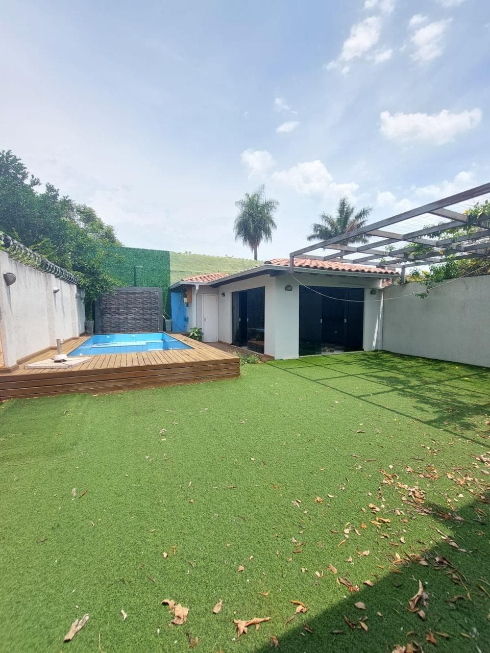 Alquilo Hermosa Casa En Lambare - Zona Municipalidad