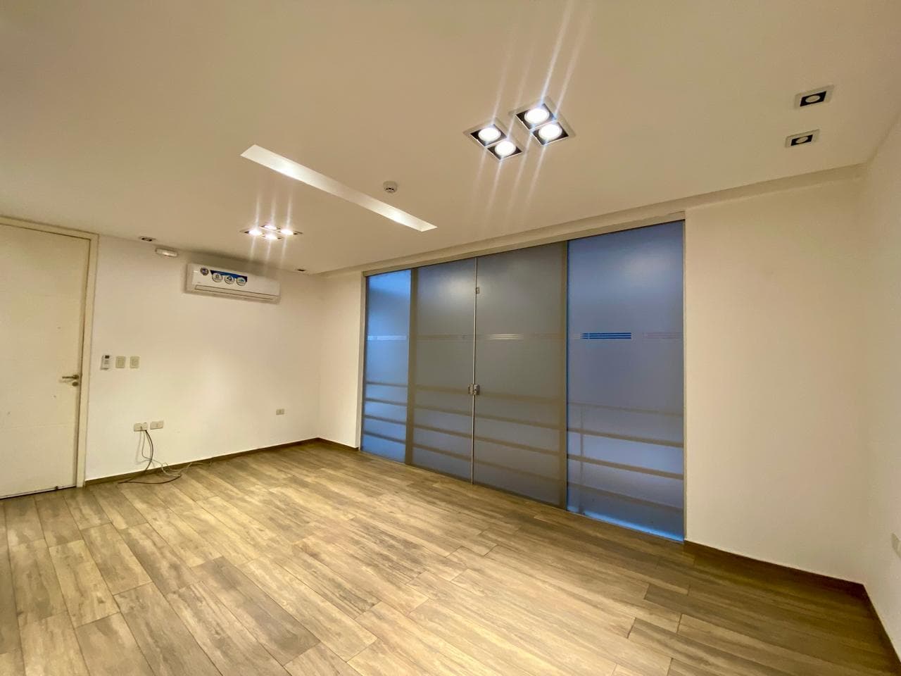 Alquilo depto de 2 habitaciones en el complejo residencial lambare