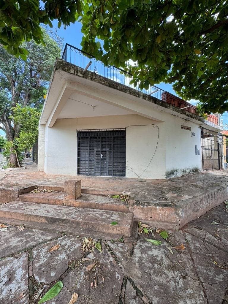 Vendo terreno con casa a demoler