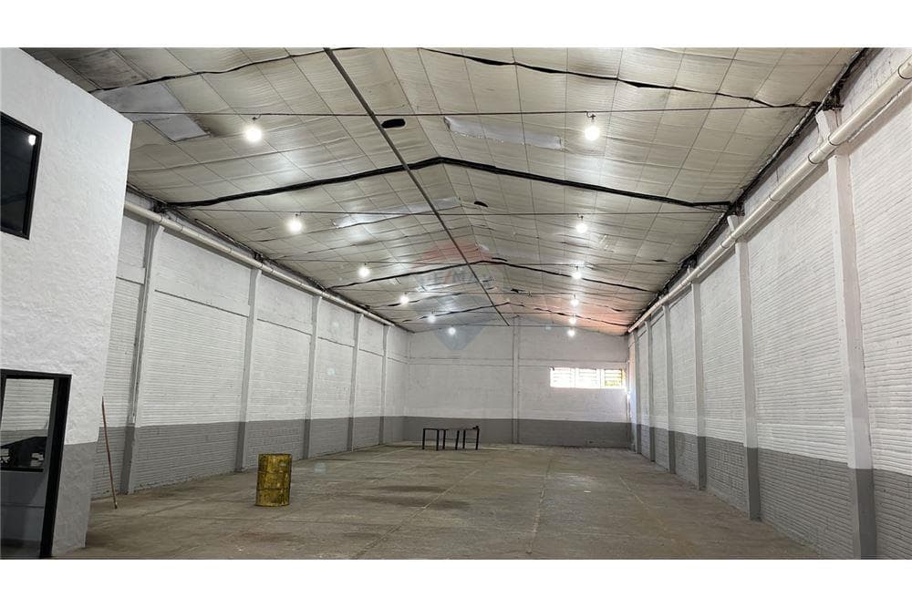 Impecable Deposito en venta zona San Vicente