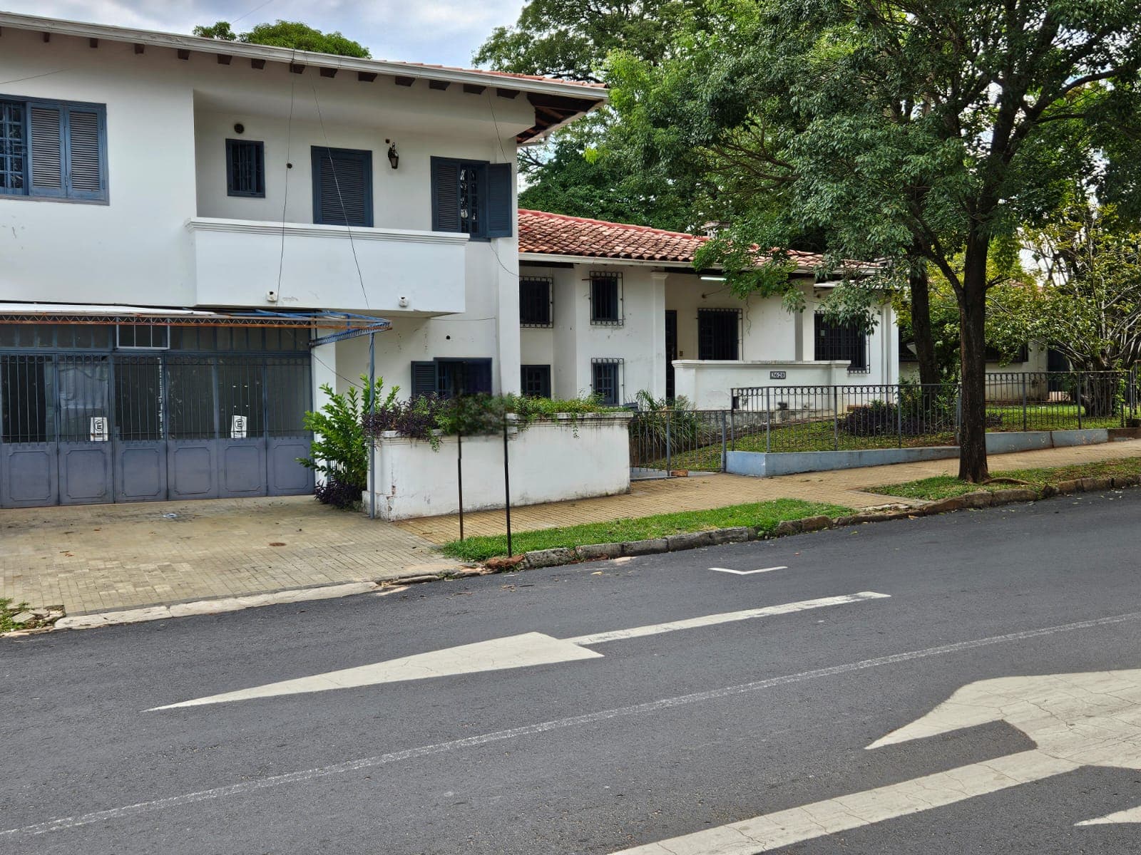 Vendo casa de 1540 m2 zona mburubicha roga