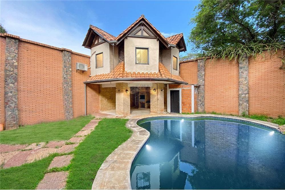 Vendo casa en barrio Herrera