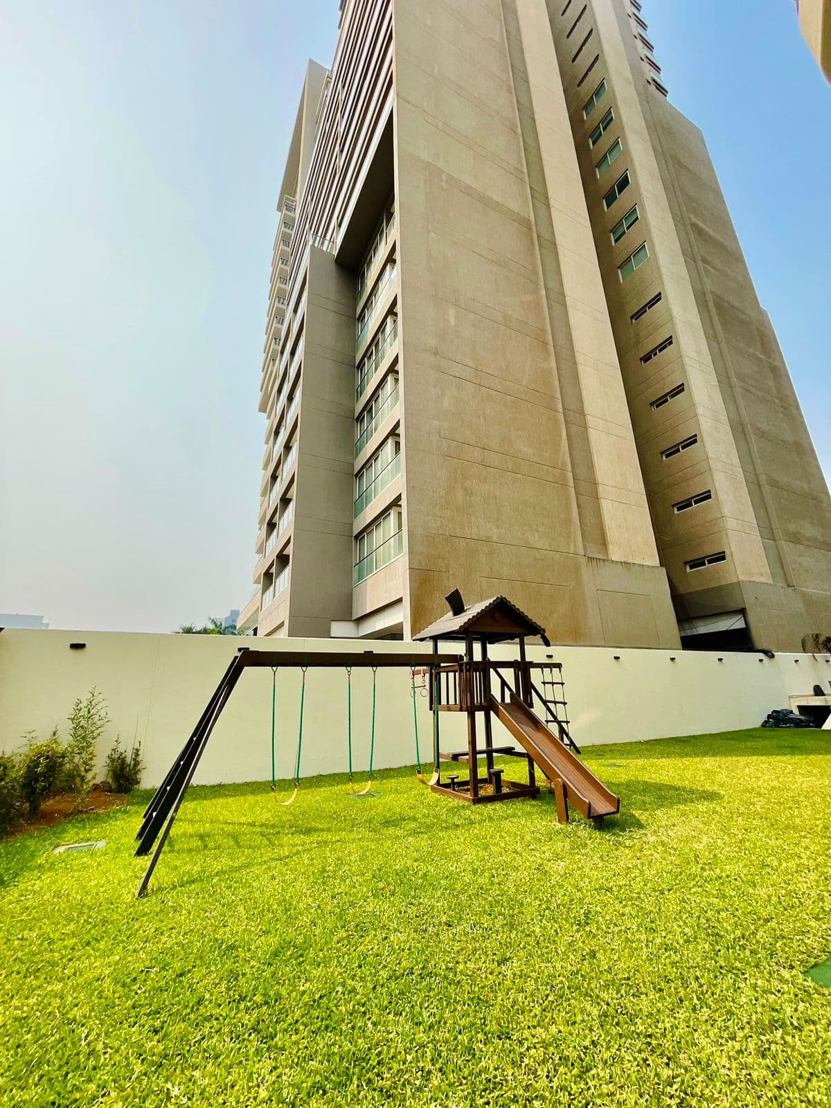 En Venta Departamento amoblado de 3 habitaciones en el Edificio Martinica