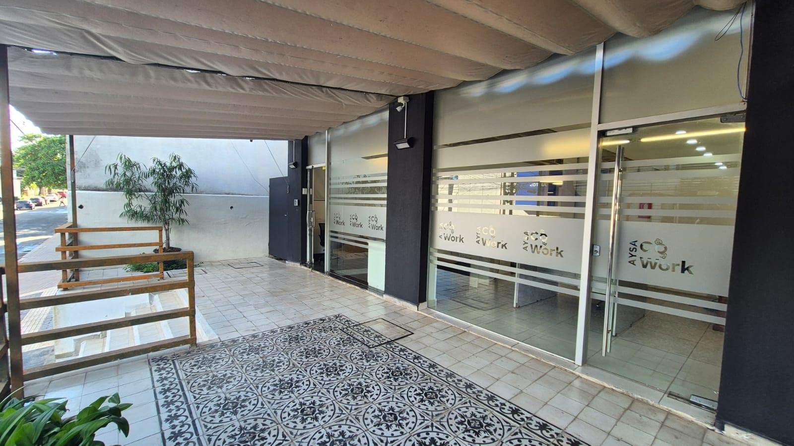Alquilo oficina de 194 mt2 en Villa Morra - 3.300 usd