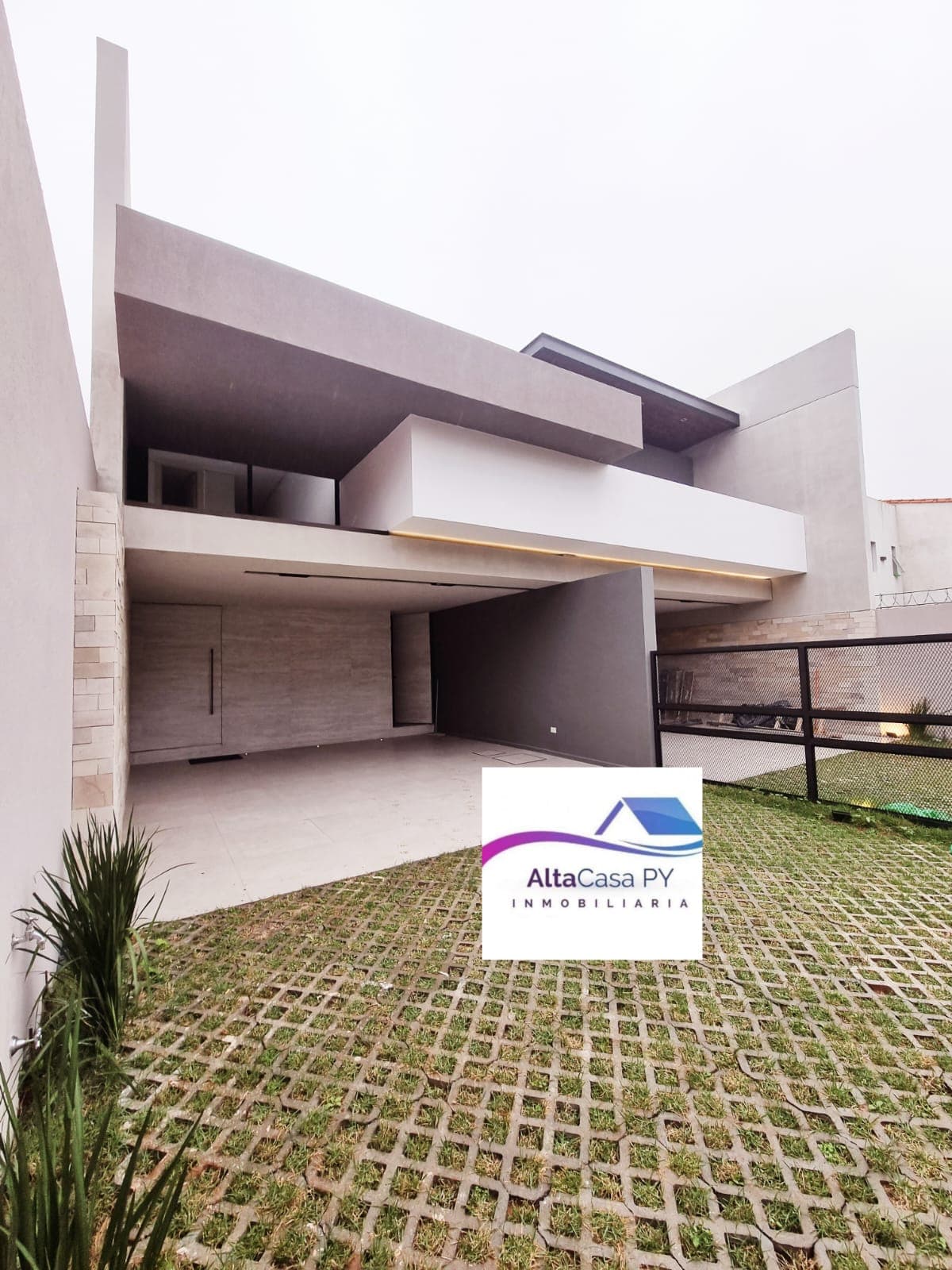*alquilo/vendo hermosa casa pareada en bo. Mburucuya*