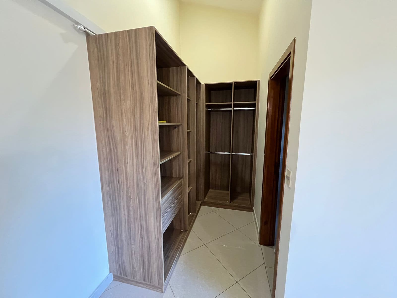 Alquilo duplex en condominio