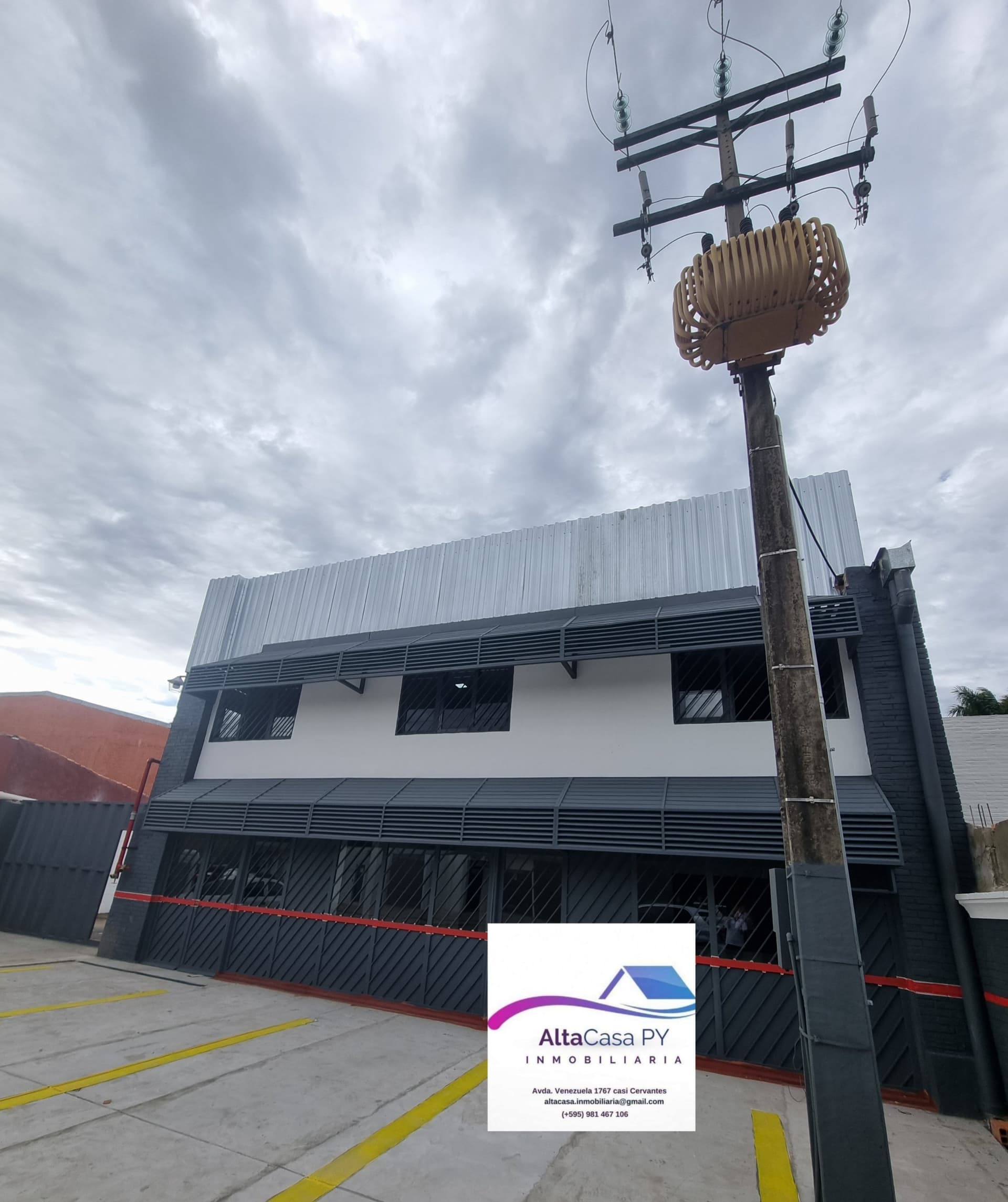 Deposito con oficina y showroom a 50 m aviadores y shoping del sol