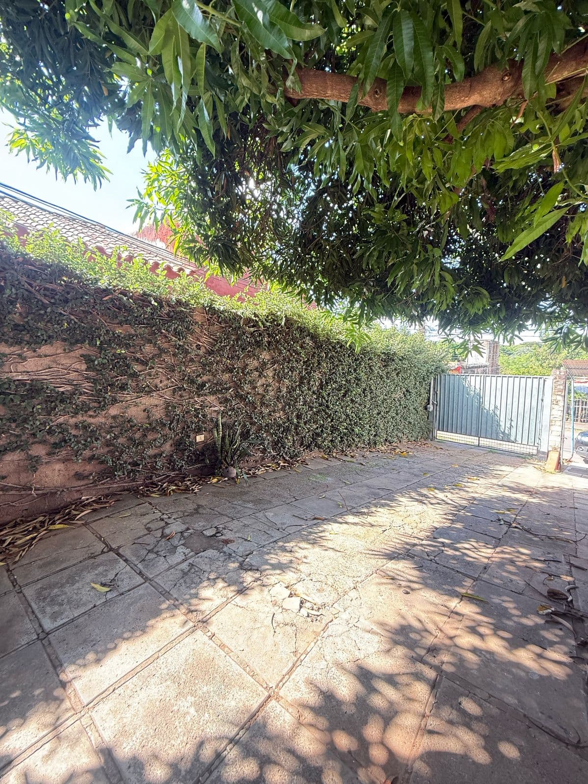 Terreno con casa a demoler en Venta Villa Elisa – Barrio Gloria María