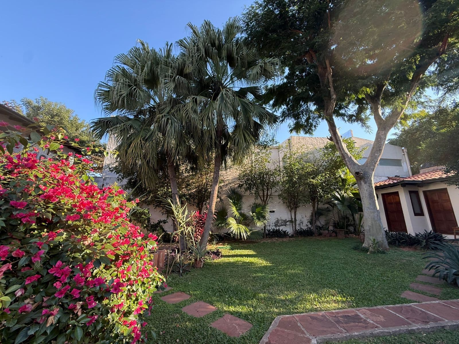Vendo hermosa propiedad en barrio mburucuya zona villa vicente*