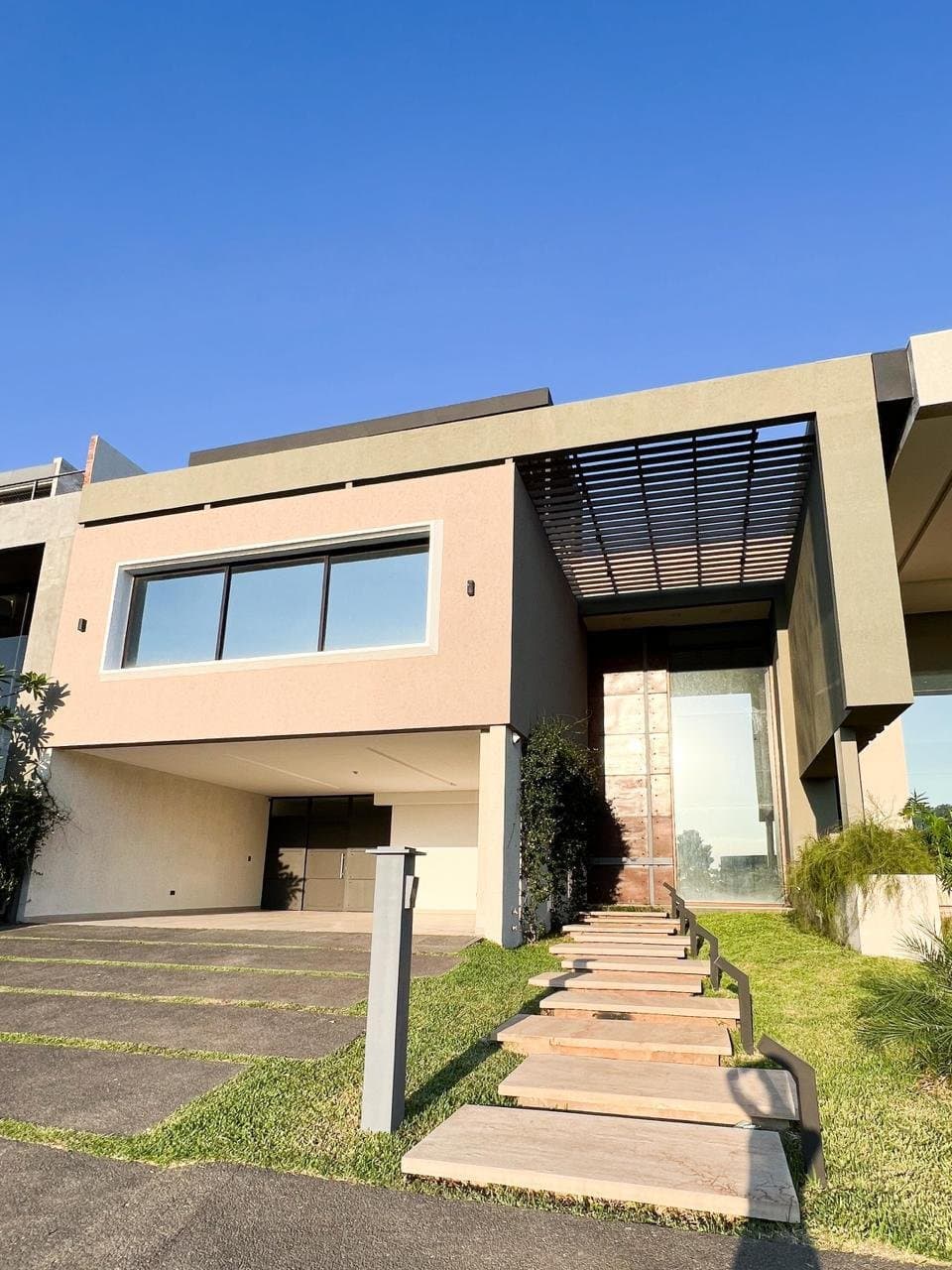 ALQUILO BELLA Residencia Minimalista Full Amoblada C/ 3 Suites + Escritorio