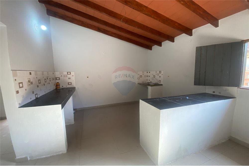 Alquilo Hermosa Casa En Capiata