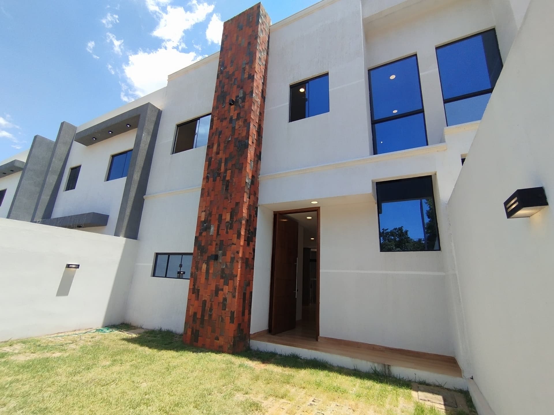 Vendo amplio duplex en Luque