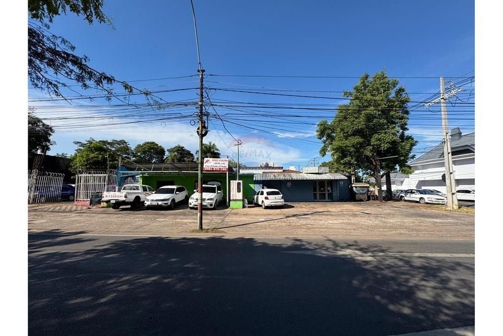 Amplio terreno en esquina sobre mcal lopez