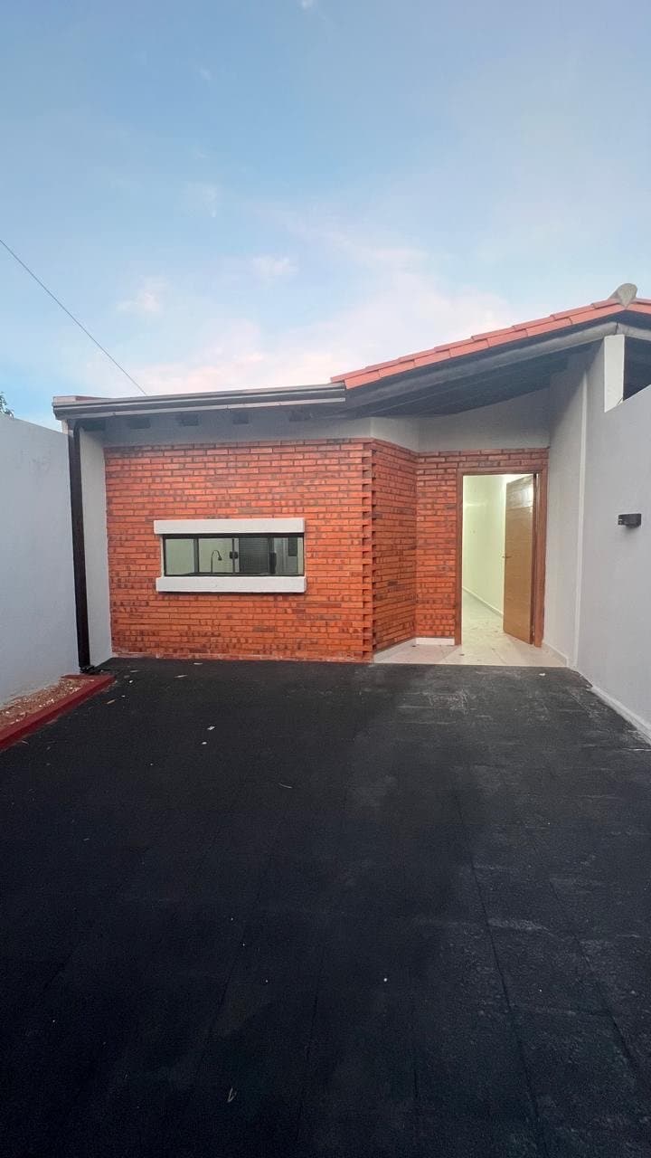 Alquilo chalet a estrenar en Villa Elisa en oferta