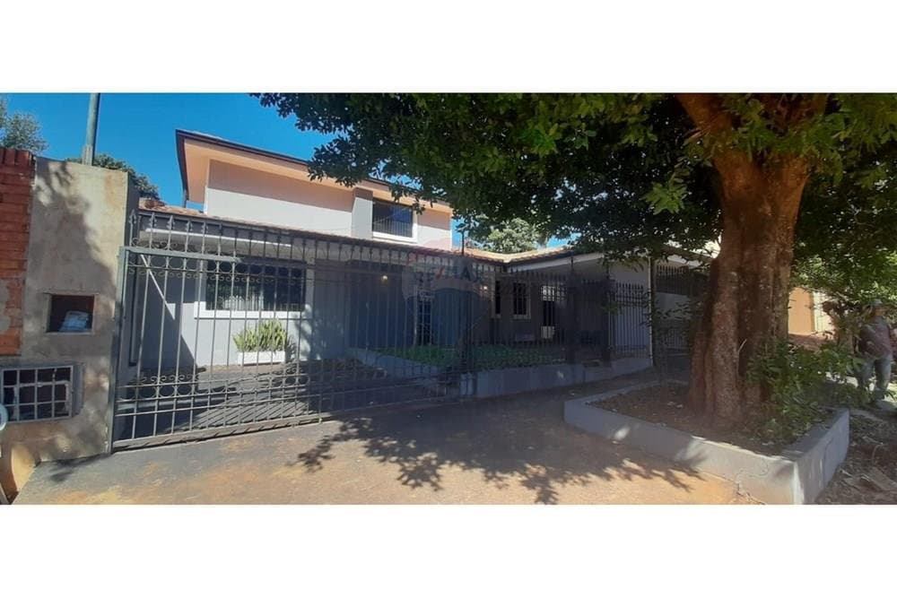 Vendo casa en San Lorenzo b° villa amelia a cuadras del shoppin Pinedo