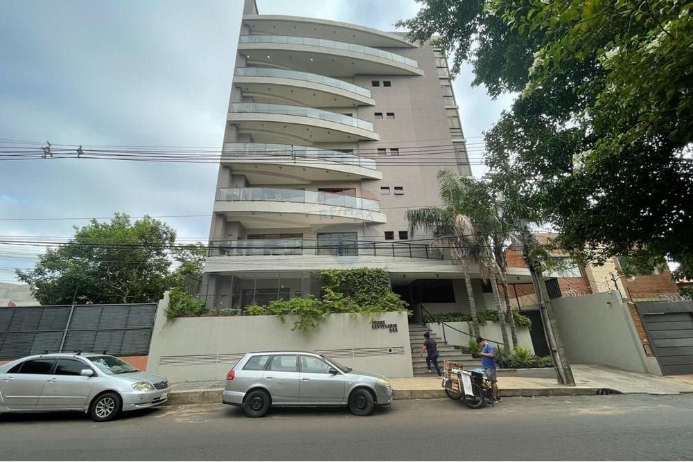 Vendo amplio departamento en bella vista- asuncion a 3 cuadras de la av. España