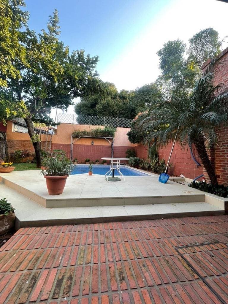 Residencia en barrio Las Mercedes