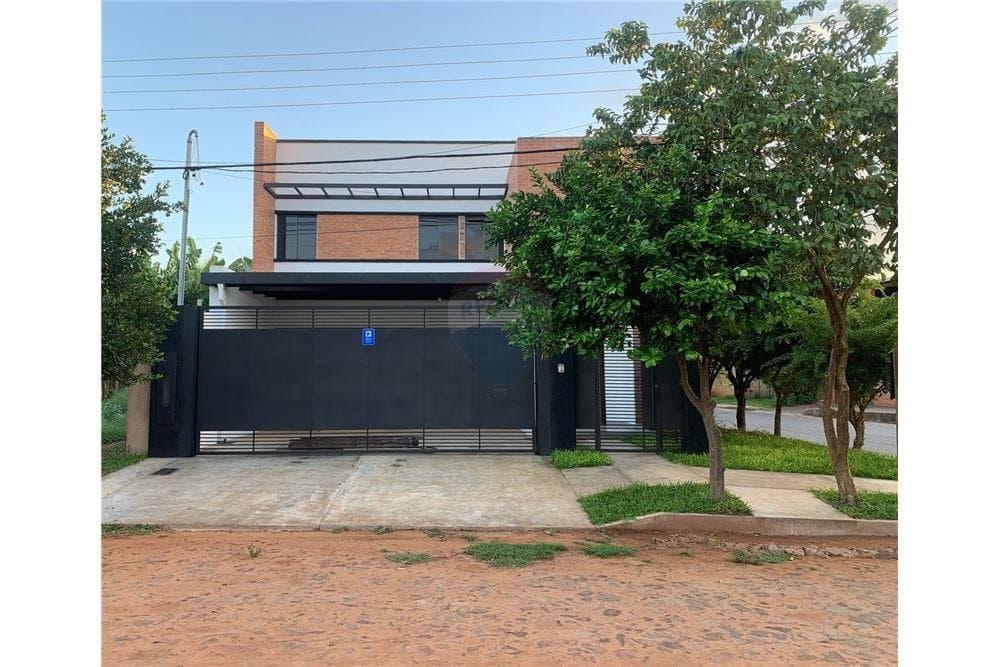 Vendo duolex a estrenar en Luque-laurelty a 2 cuadras de la av. Britez borges
