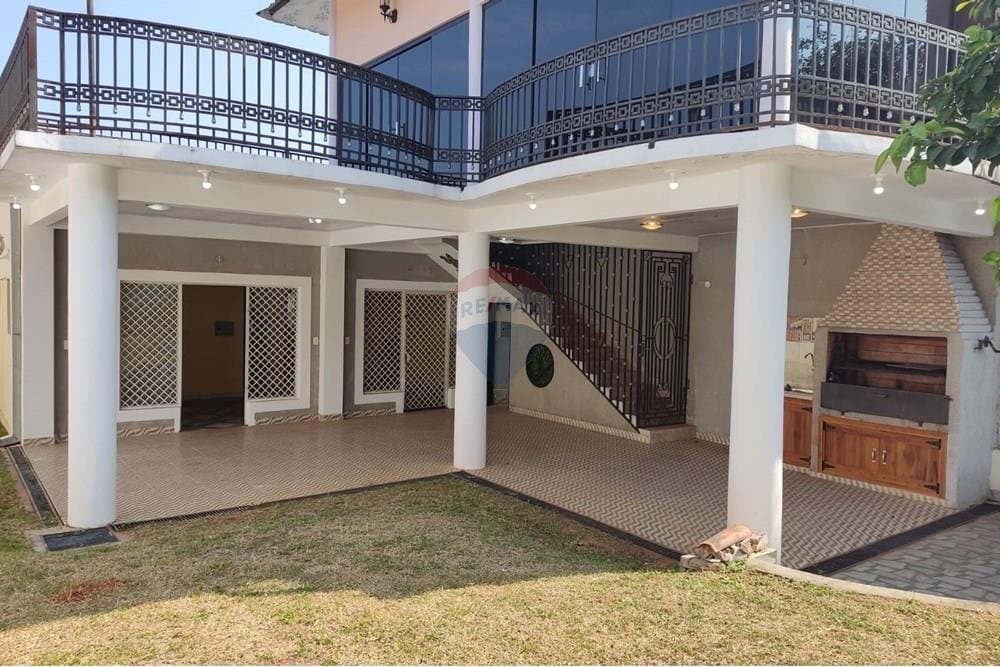 Vendo casa en Fernando de la Mora a pasos del Palacio de Justicia