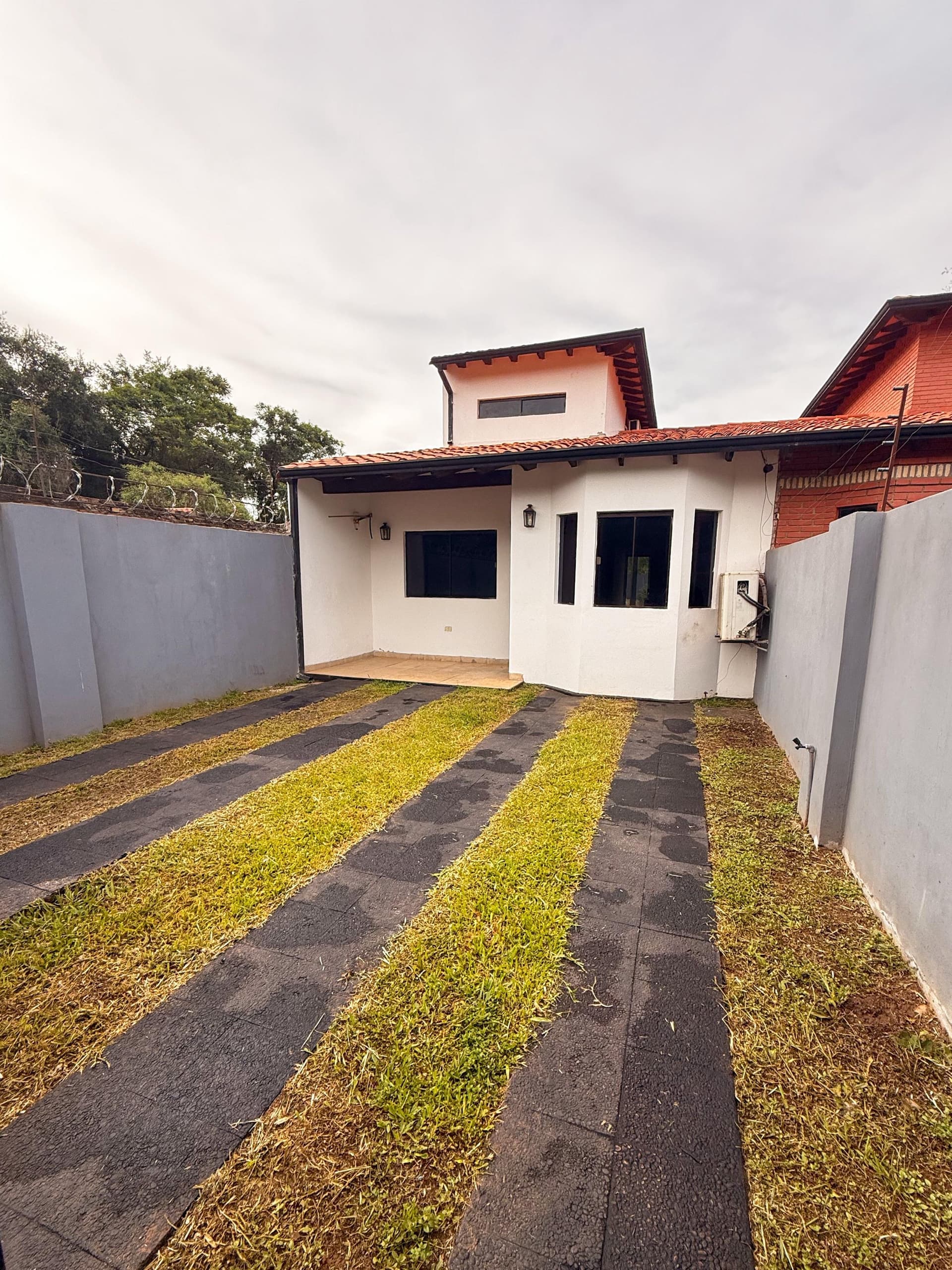 Vendo casa con amplio patio en Isla Zarate