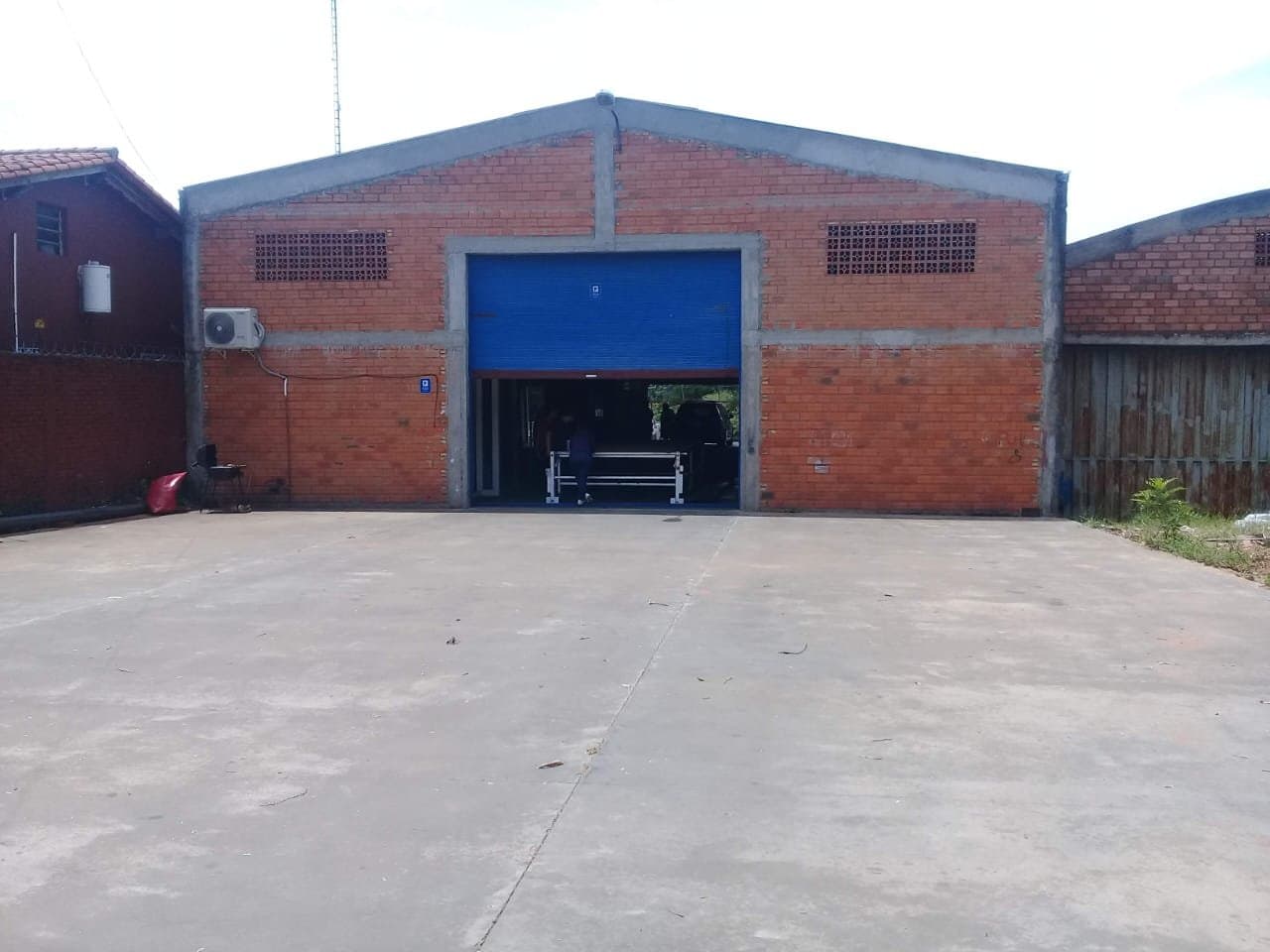 Alquilo deposito sobre ACCESO SUR, SAN ANTONIO