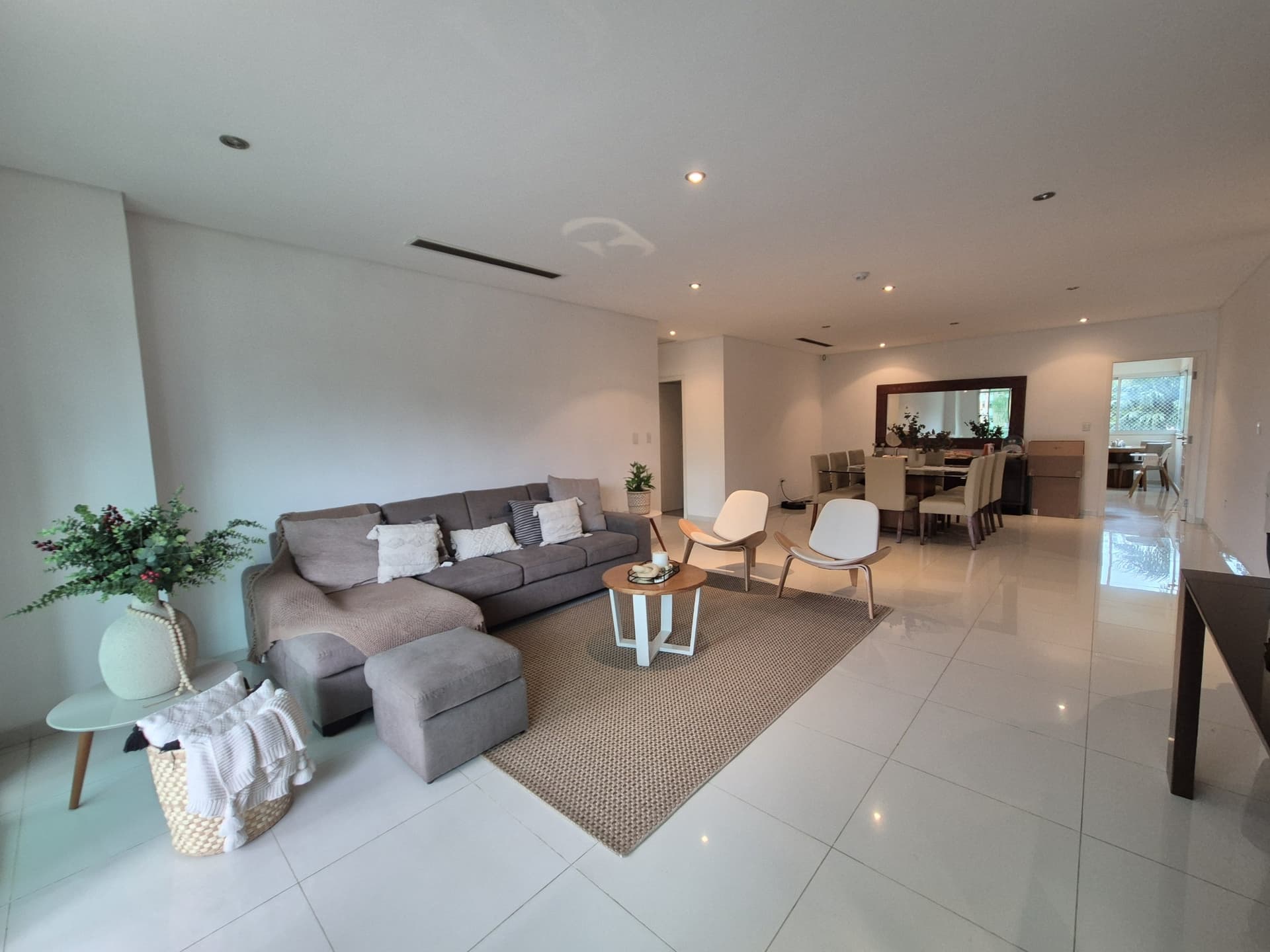 Alquilo departamento amoblado ,de tres dormitorios en Suite, Zona Shopping del Sol