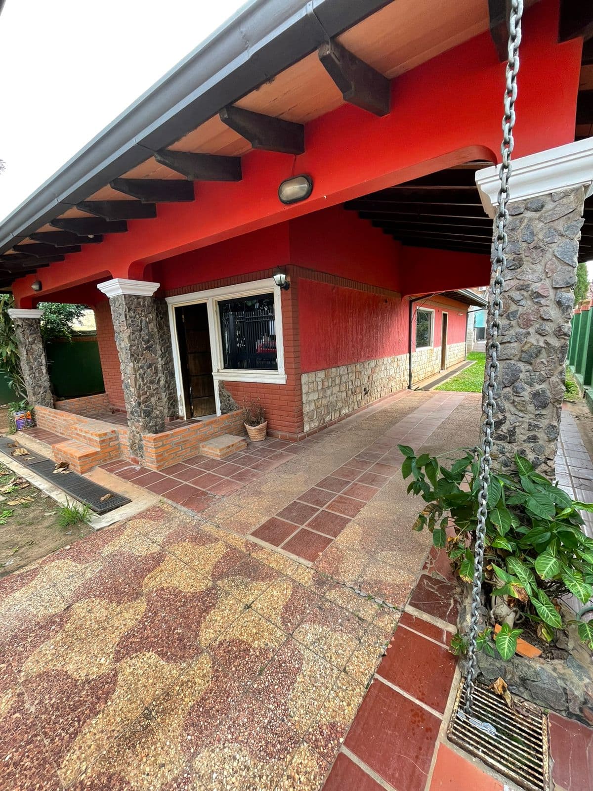 Oferta! Venta de amplia casa en barrio santa maría - z/ frigorífico guaraní
