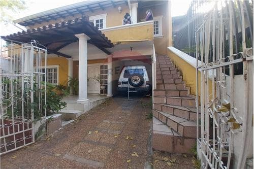 Alquilo local en barrio mburuvicha