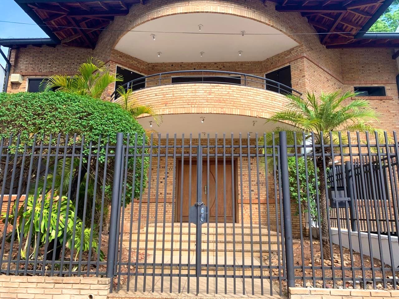 Exclusiva residencia en alquler zona boggiani