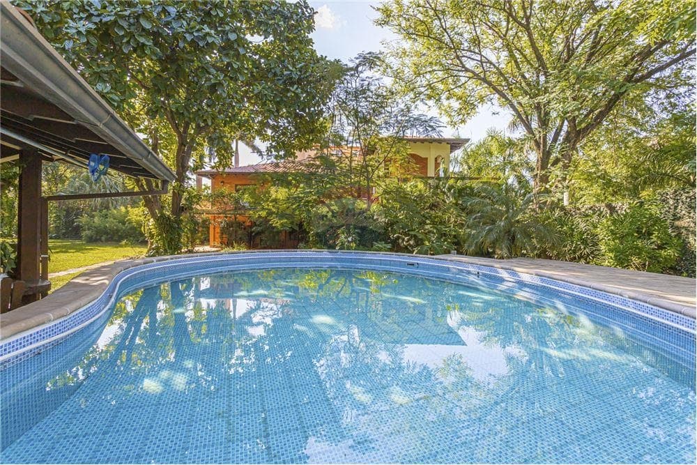 Residencia en Doble Esquina, Zona Colegio Goethe/Quinta Ykua Sati