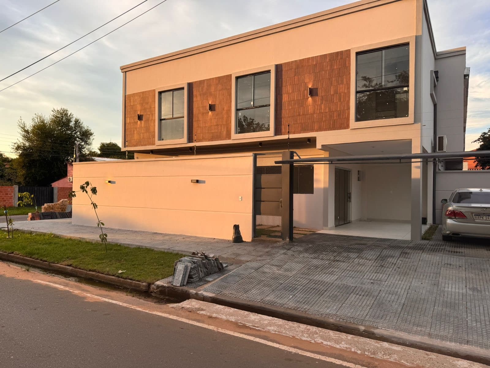 Vendo duplex en Luque cuarto barrio villa adela