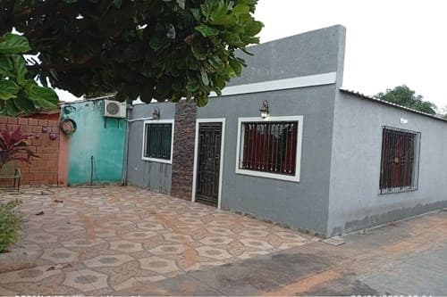 En venta casa en J. Augusto Saldivar zona San Lázaro