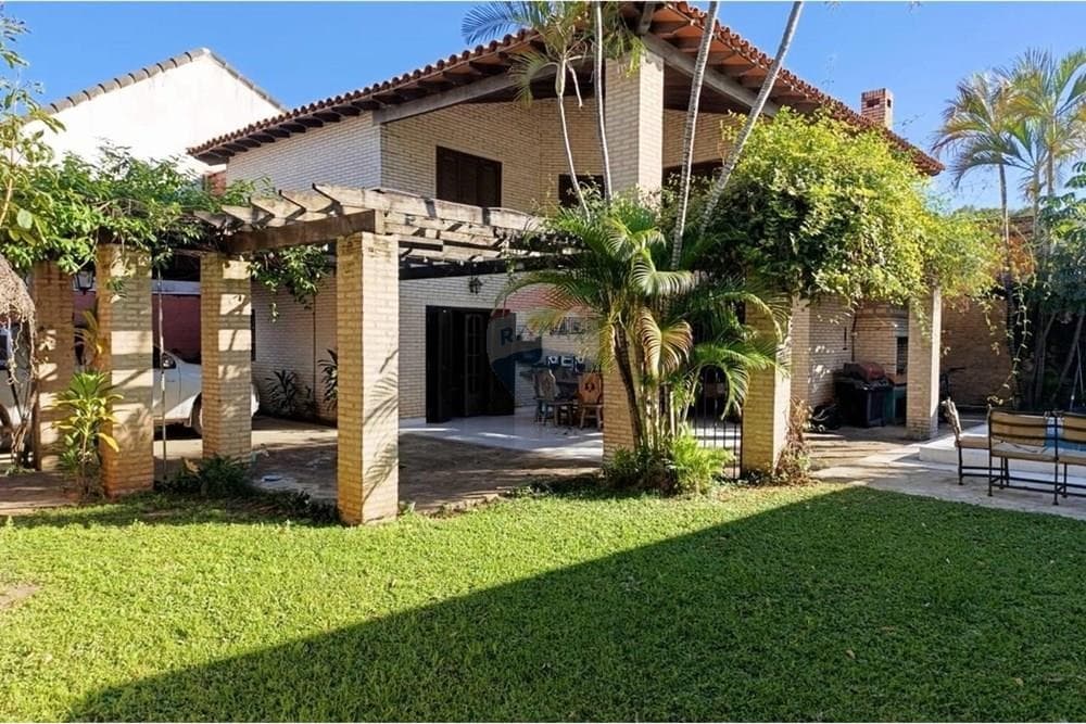 Casa Moderna en Venta en Luque - Cuarto Barrio