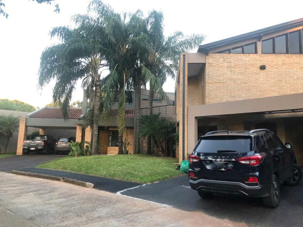 Vendo hermosa residencia en barrio cerrado las piedras