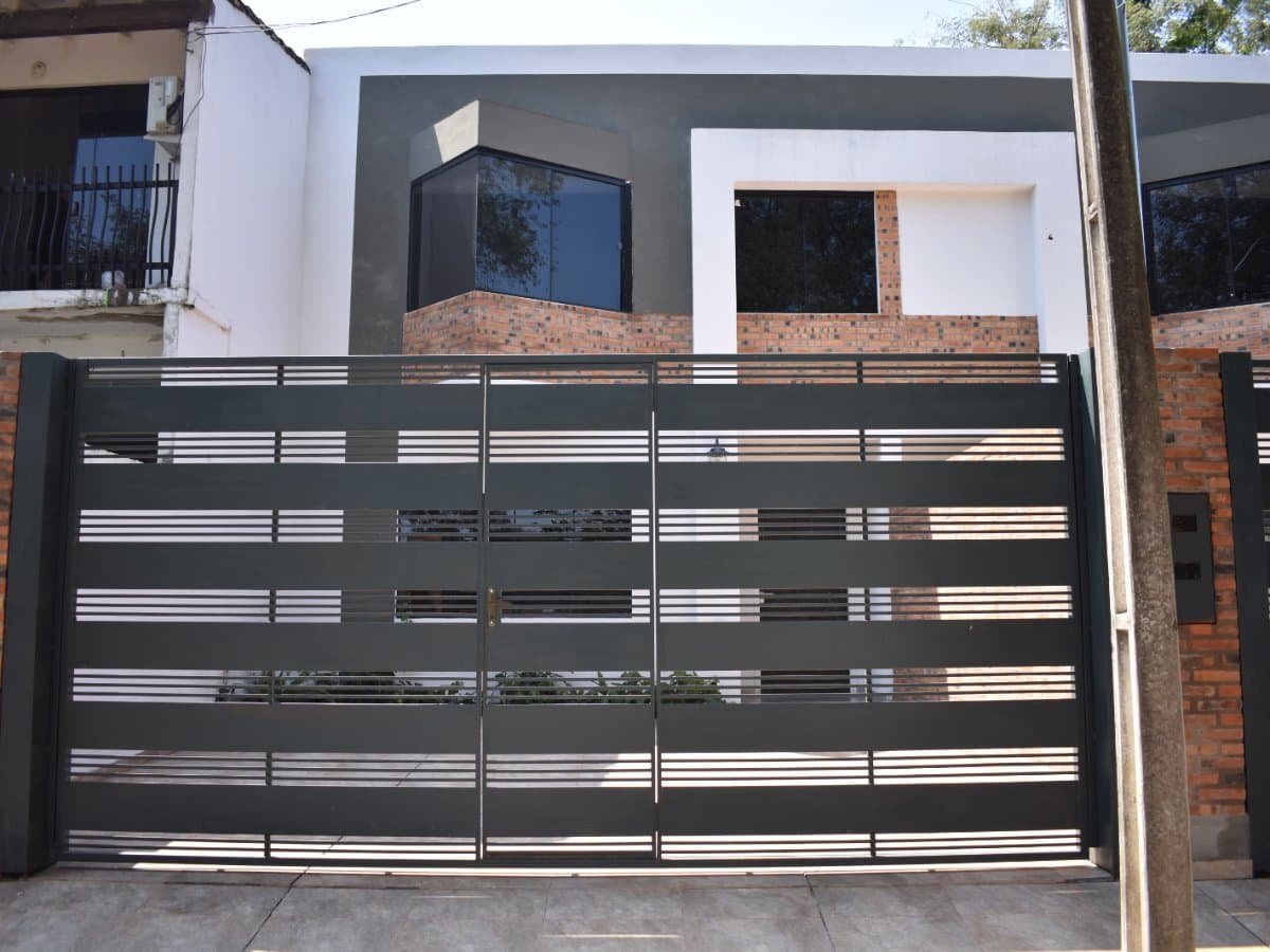 Alquilo duplex de 3 dormitorios en barrio mbachio Lambaré