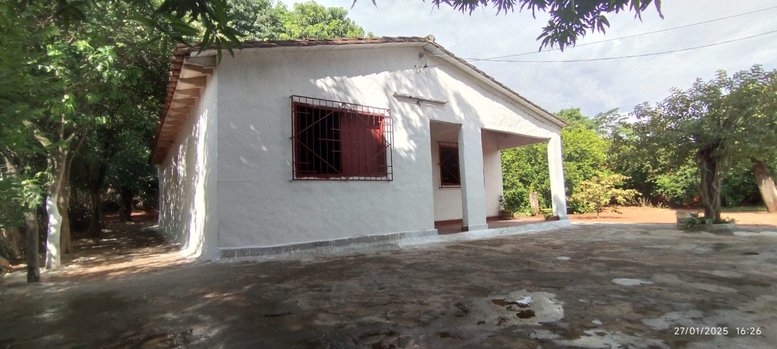 Vendo terreno de 427 m2 mas casa a refaccionar en Ñemby Mbokajaty