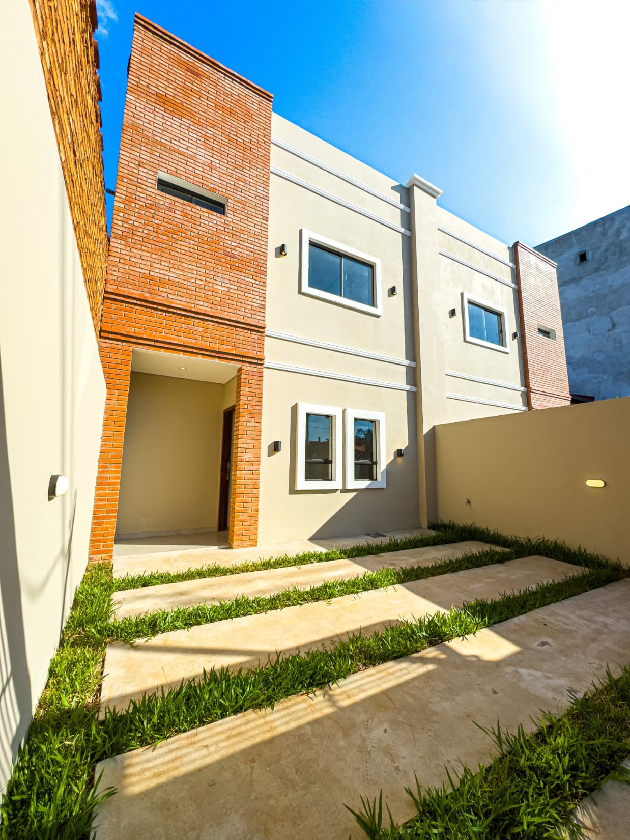 Vendo Amplio Duplex de 3 dormitorios en Fernando de la Mora, Zona Sur
