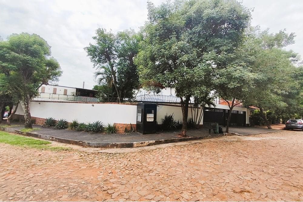 Casa con Piscina en Lambaré - Zona Super 6