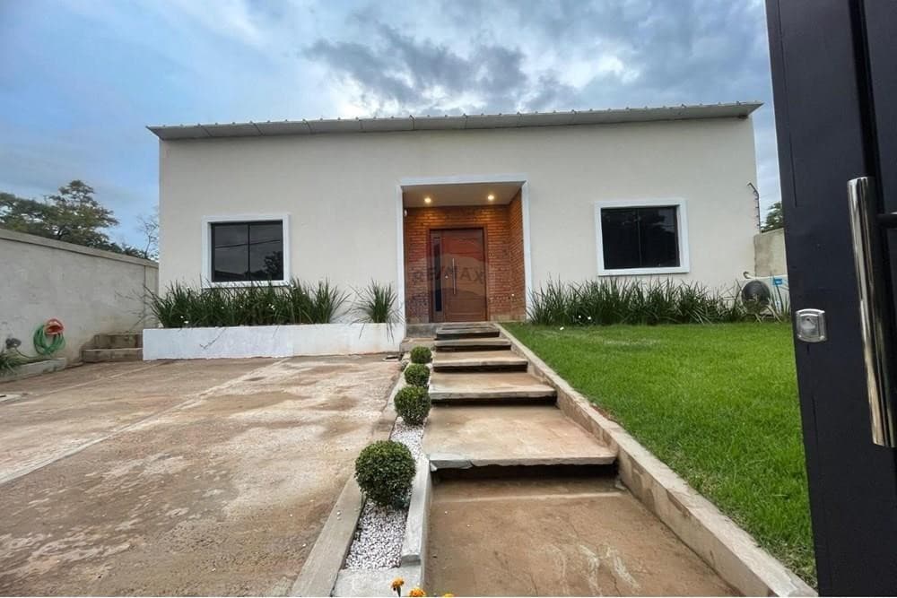 Alquilo casa en lambare zona yacht y golf club