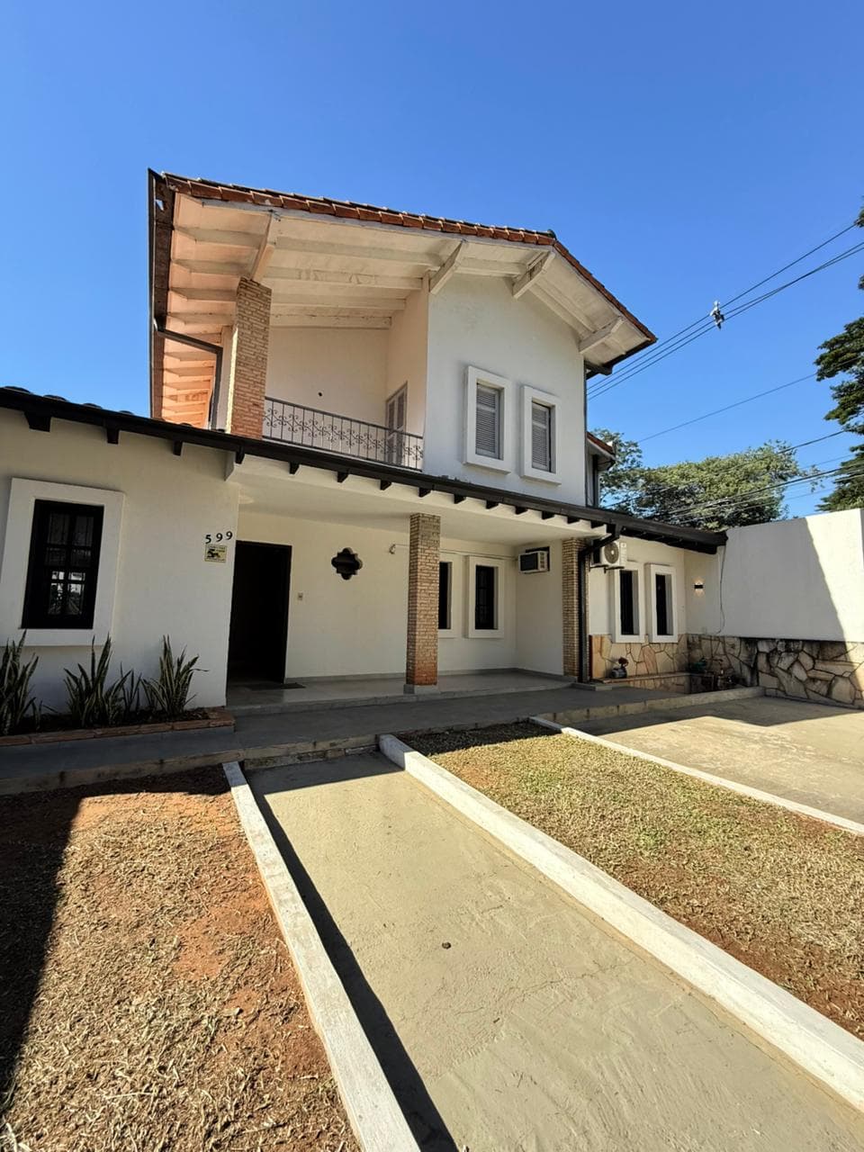 Alquilo casa en Villa Morra Asunción