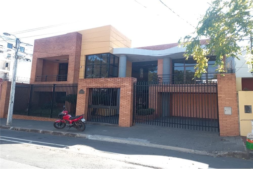 Alquilo Amplia Oficina en Ciudad Nueva, Asunción
