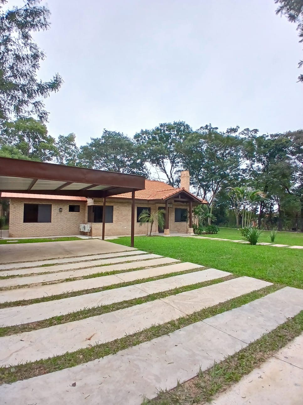 Vendo casa toda en planta baja en surubi'i